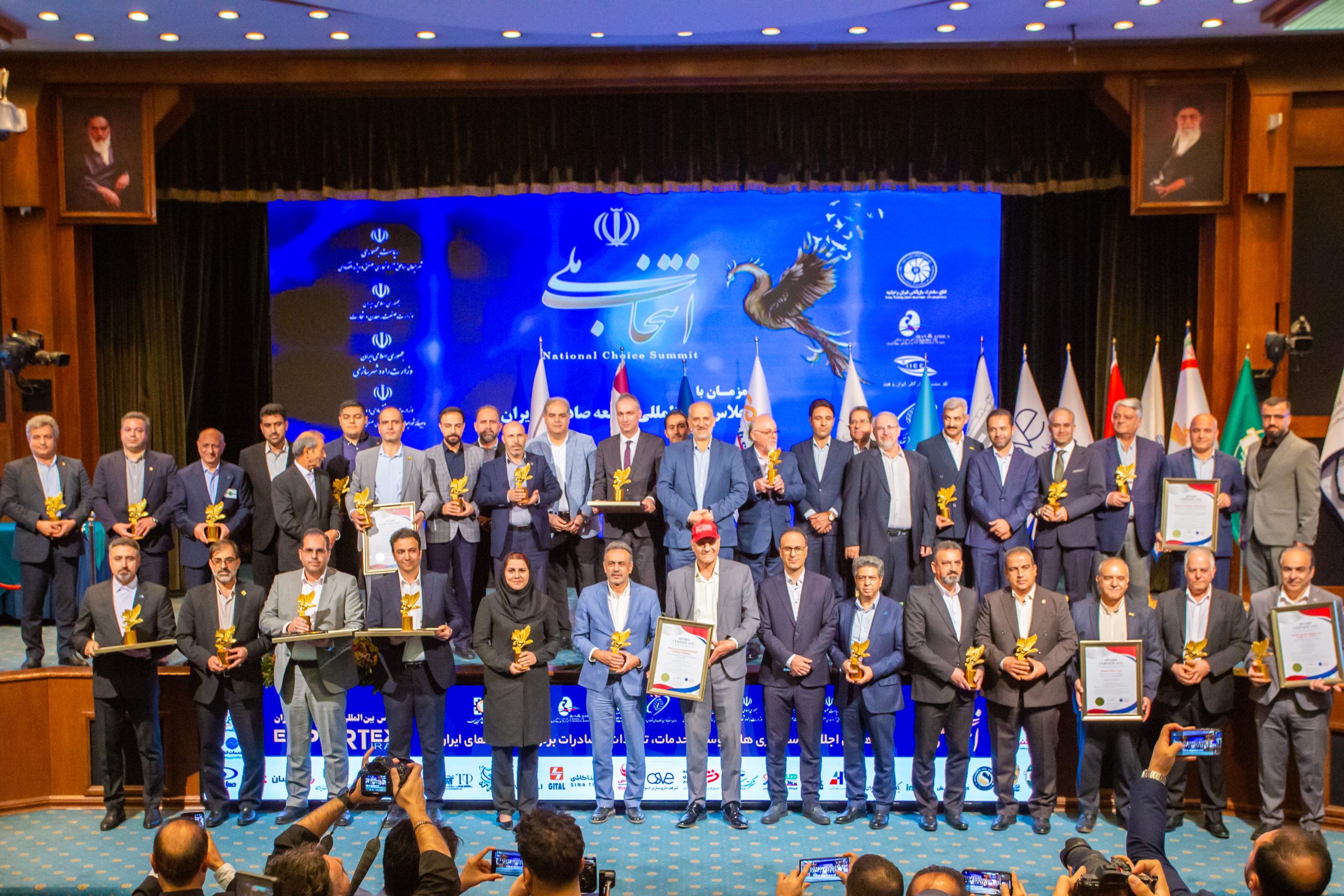 Receiving the “Golden Simorgh” Statue at the 10th National Choice Summit